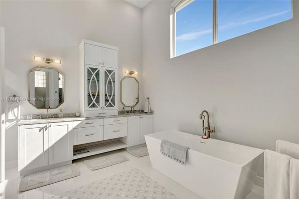 Bathroom, Dual Sink Vanities, Free Standing Baths, Interior