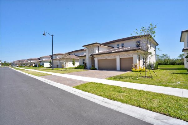 Attached, Exterior, Facade, Mediterranean