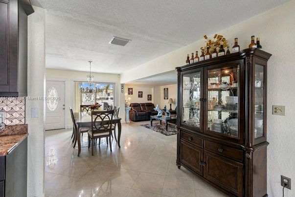Chandelier, Dining room, Interior, Living room