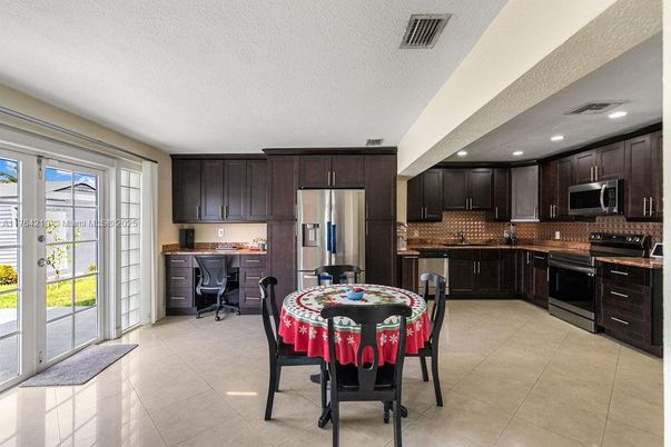 Dining room, Interior, Kitchen, Recessed Lighting, Stainless Steel Appliances