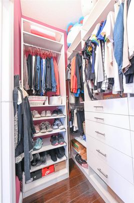 Interior, Walk-in Closets, Wood Texture Flooring