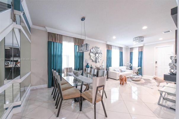 Dining room, Interior, Pendant Lights, Recessed Lighting
