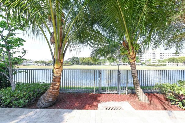 Exterior, Lake
