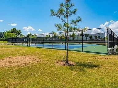 Exterior, Tennis Courts