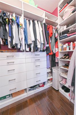 Interior, Walk-in Closets, Wood Texture Flooring