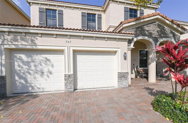Attached, Exterior, Facade, Mediterranean