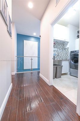 Interior, Recessed Lighting, Washer, Wood Texture Flooring