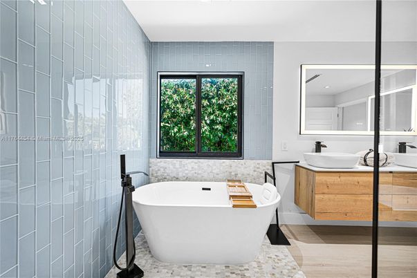 Bathroom, Free Standing Baths, Interior, Recessed Lighting