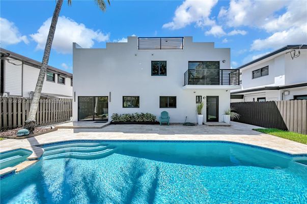 Exterior, Pool