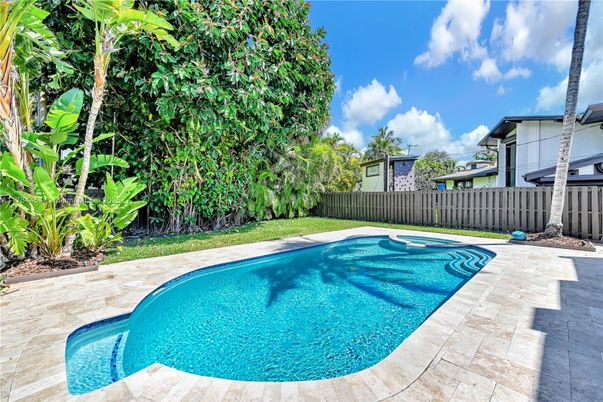 Exterior, Pool