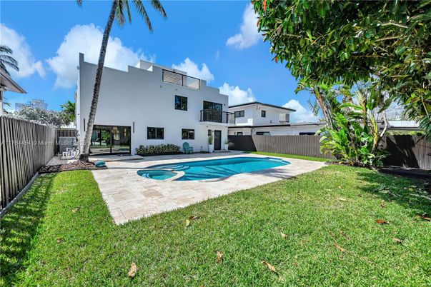 Backyard, Exterior, Pool