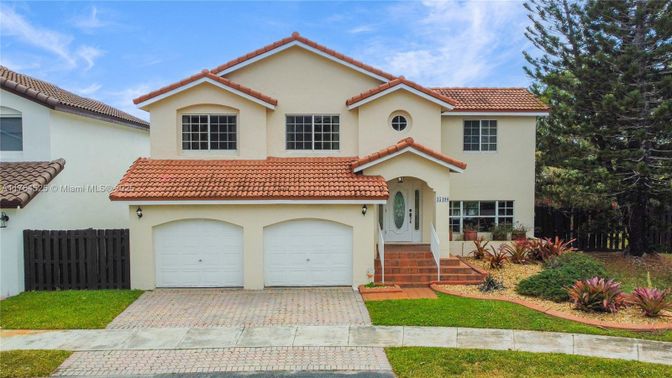 Attached, Exterior, Facade, Spanish Mediterranean