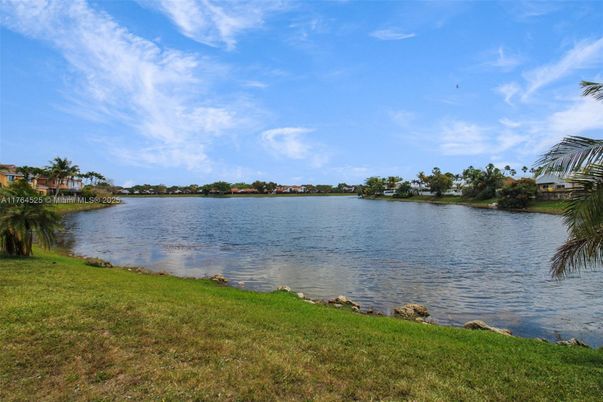 Exterior, Lake