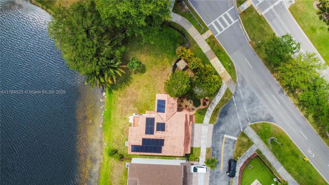 Exterior, Drone