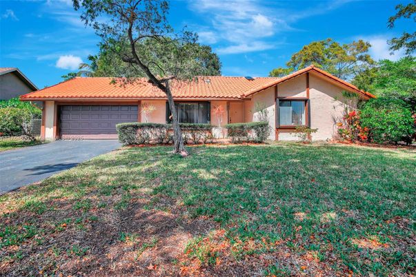 Attached, Backyard, Exterior, Facade, Brick Facade, Ranch