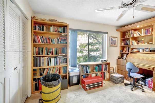 Home Office, Interior