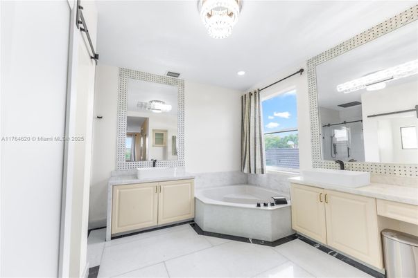 Bathroom, Dual Sink Vanities, Interior, Recessed Lighting