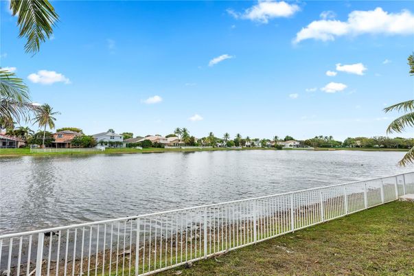 Exterior, Lake