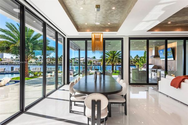 Dining room, Interior, Pendant Lights, Recessed Lighting, Water