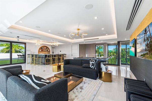 Interior, Living room, Pendant Lights, Recessed Lighting