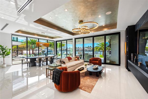 Dining room, Interior, Living room, Pendant Lights, Recessed Lighting, Water