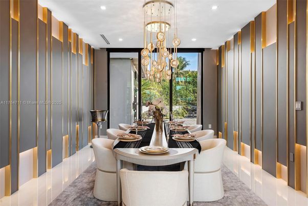 Dining room, Interior, Pendant Lights, Recessed Lighting