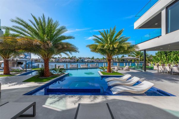 Exterior, Pool, Water