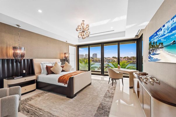 Bedroom, Chandelier, Dining room, Interior, Pendant Lights, Recessed Lighting, Water