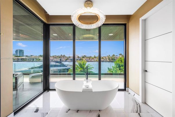 Bathroom, Free Standing Baths, Interior, Marble, Water