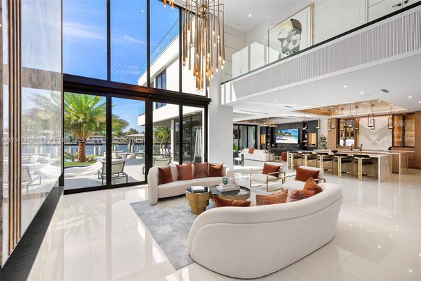 Dining room, Interior, Living room, Pendant Lights, Recessed Lighting, Water