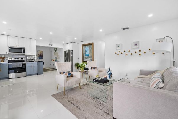 Interior, Kitchen, Living room, Recessed Lighting, Stainless Steel Appliances