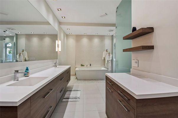 Bathroom, Dual Sink Vanities, Free Standing Baths, Interior, Recessed Lighting