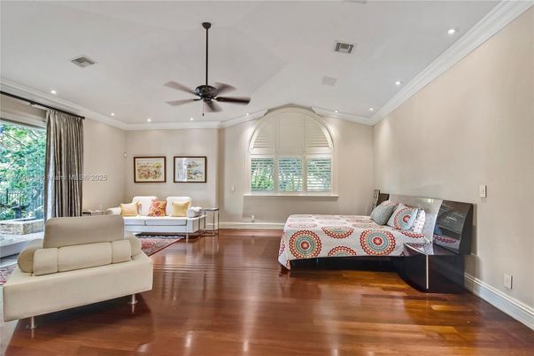 Bedroom, Interior, Living room, Recessed Lighting, Wood Texture Flooring