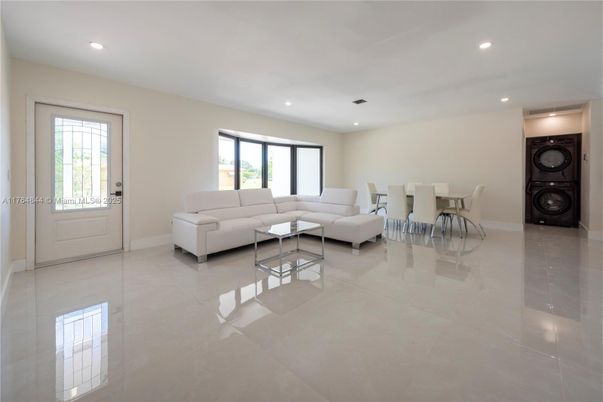 Dining room, Interior, Living room, Recessed Lighting, Washer