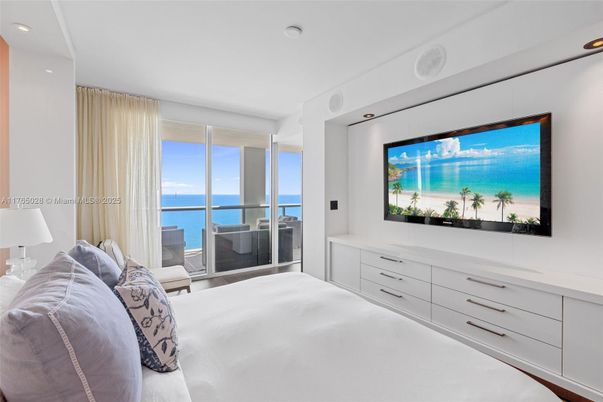 Bedroom, Interior, Recessed Lighting, Water