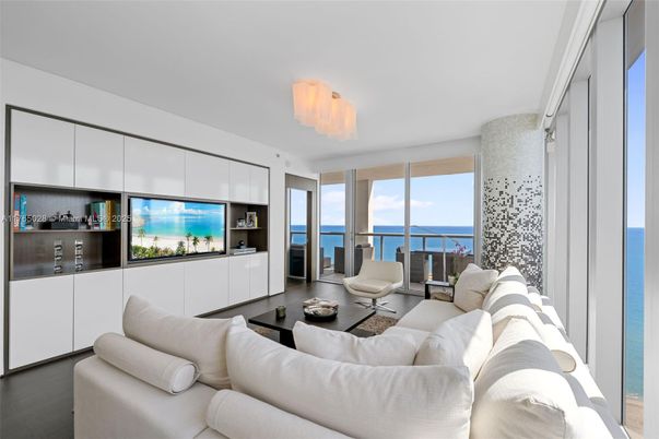 Interior, Living room, Water