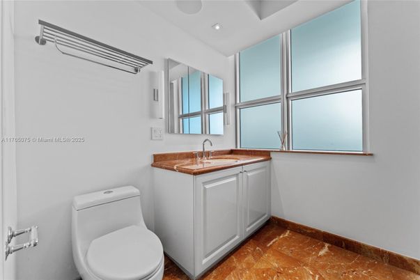 Bathroom, Interior, Recessed Lighting