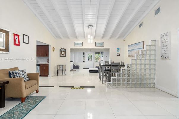 Dining room, Interior, Living room, Pendant Lights