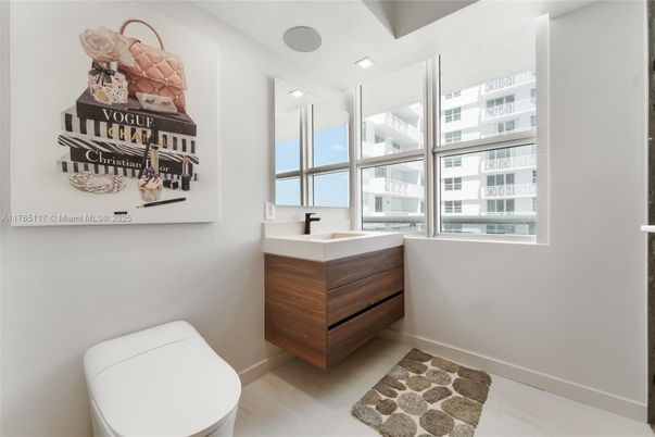 Bathroom, Interior, Recessed Lighting
