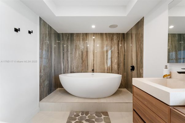Bathroom, Free Standing Baths, Interior, Recessed Lighting