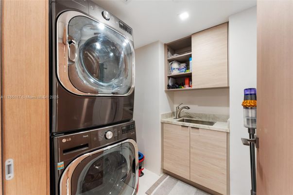 Interior, Recessed Lighting, Utility Closets, Washer