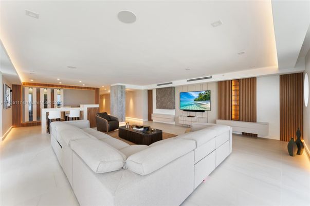 Dining room, Interior, Living room, Recessed Lighting