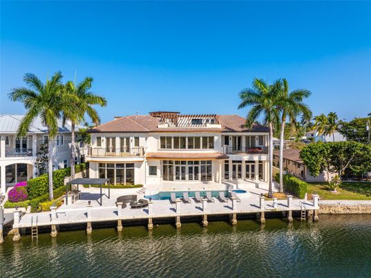 Exterior, Lake