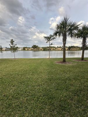 Exterior, Lake