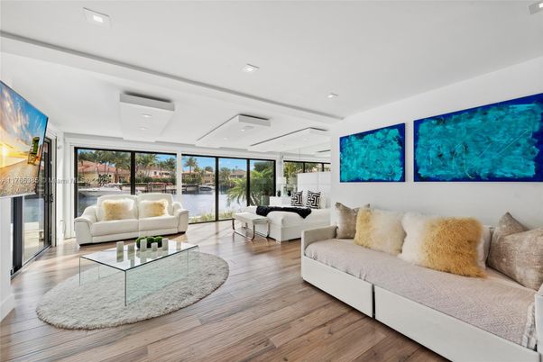 Interior, Living room, Recessed Lighting, Water, Wood Texture Flooring