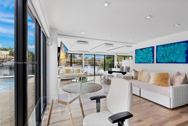 Interior, Living room, Recessed Lighting, Water, Wood Texture Flooring