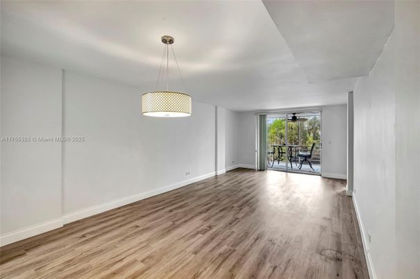 Interior, Pendant Lights, Wood Texture Flooring