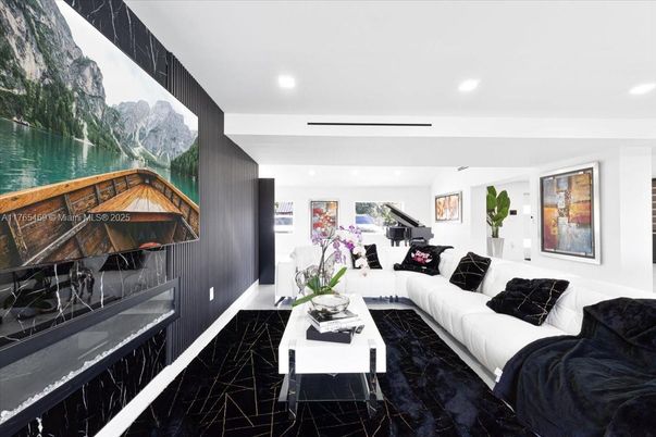 Interior, Living room, Marble, Piano, Recessed Lighting