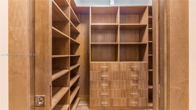 Interior, Walk-in Closets