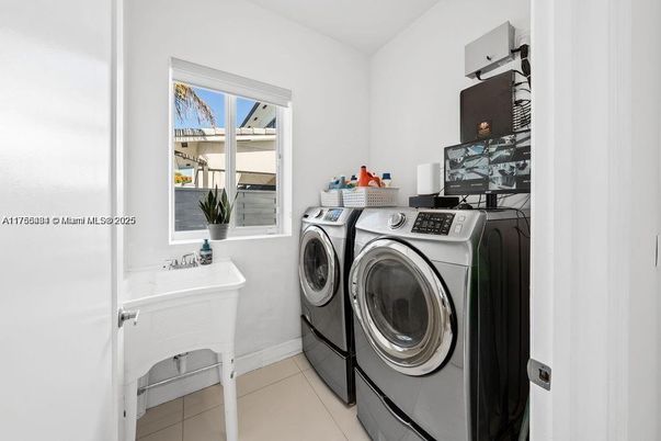 Interior, Washer